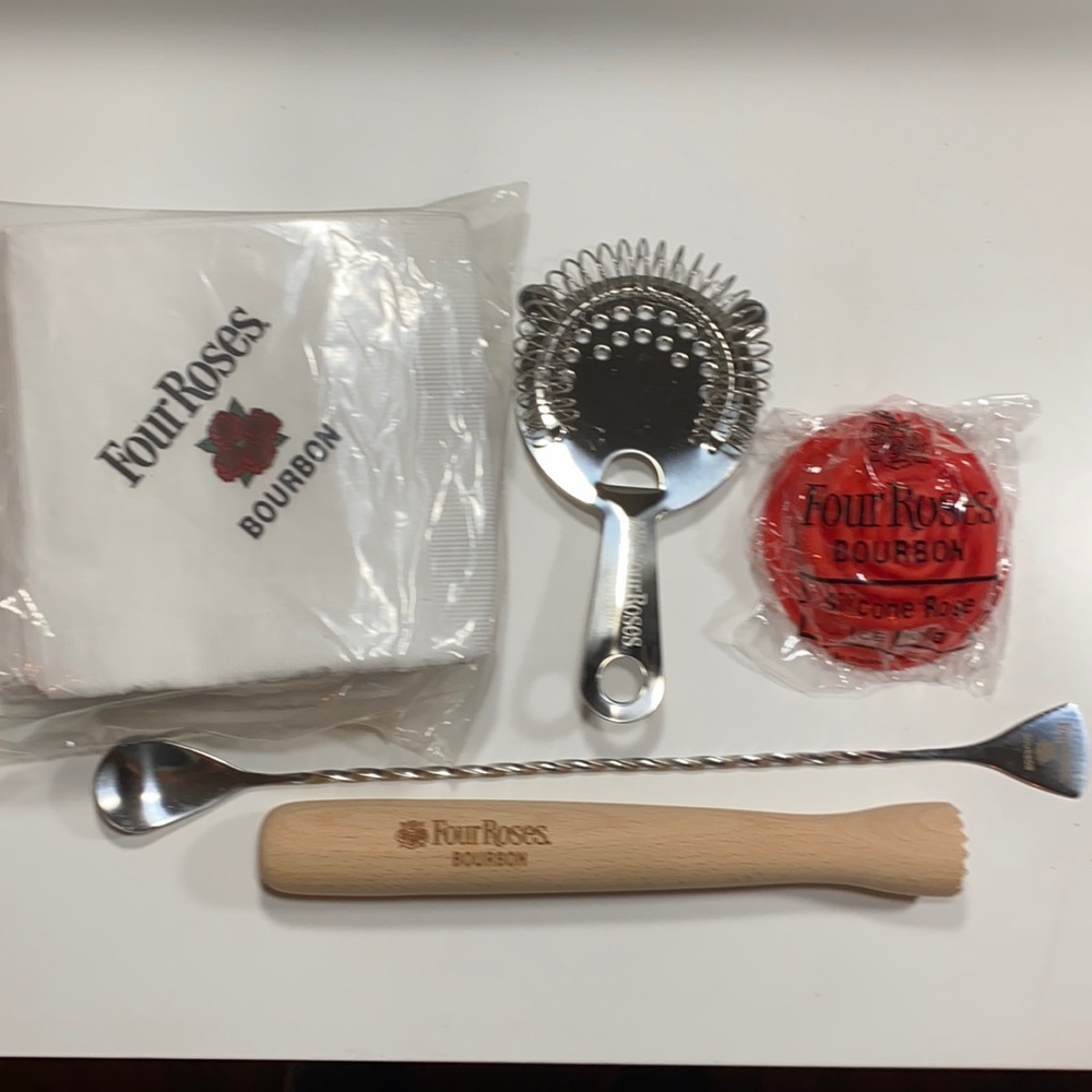 FOUR ROSES BOUBON GIFT PACK!  Great gift for the bourbon lover in your l…